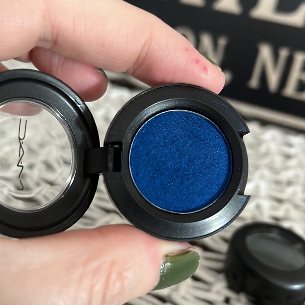 Mac eye shadow bundle. - Picture 4 of 7